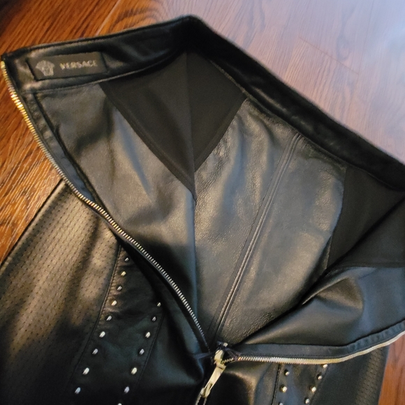 Flash sale⚡️Versace Leather Skirt size 44 - Picture 8 of 13